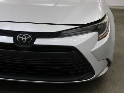 Used 2023 Toyota Corolla LE FWD image 8