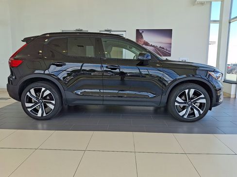 Used 2024 Volvo XC40 B5 Plus w/ Climate Package AWD/4WD image 7