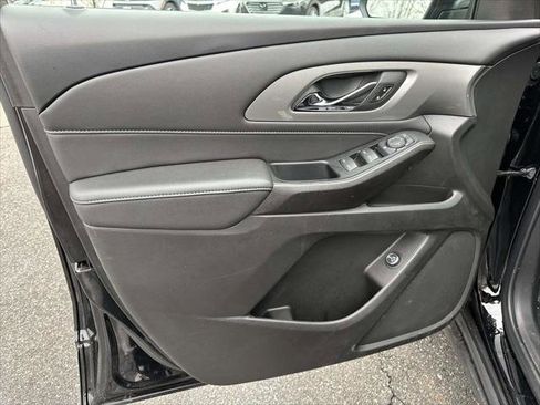 Used 2023 Chevrolet Traverse LT image 12