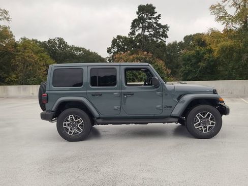 New 2026 Jeep Wrangler Unlimited Sahara AWD/4WD image 16