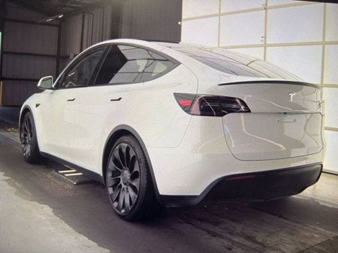 Used 2023 Tesla Model Y Performance image 6