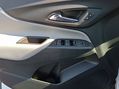 Used 2024 Chevrolet Equinox LS FWD image 12
