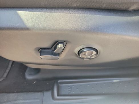 Used 2024 Chrysler Pacifica Touring FWD image 15