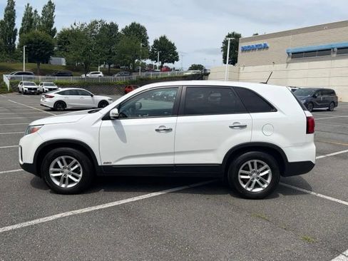 Used 2015 Kia Sorento LX AWD/4WD image 4