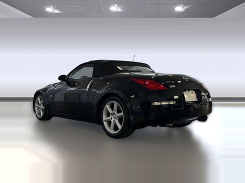Used 2005 Nissan 350Z Grand Touring RWD image 3