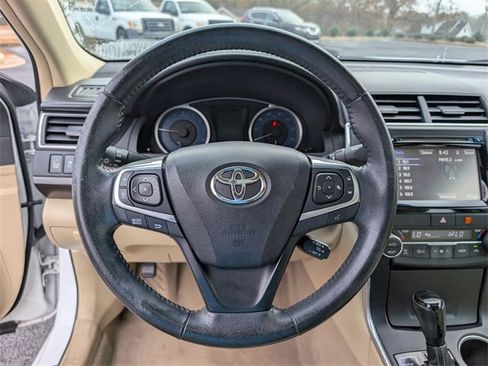 Used 2015 Toyota Camry image 18