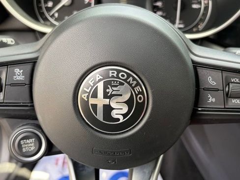 Used 2023 Alfa Romeo Giulia Veloce AWD/4WD image 25