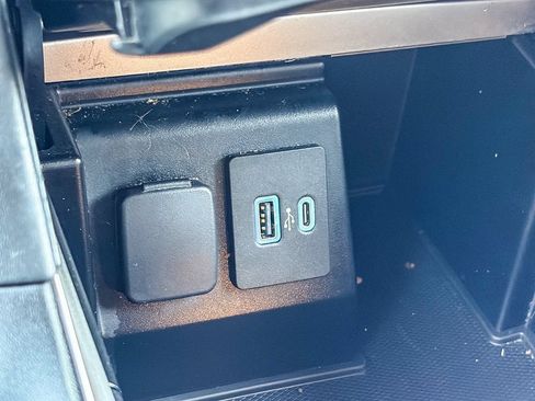 Used 2020 Ford Explorer XLT RWD image 28