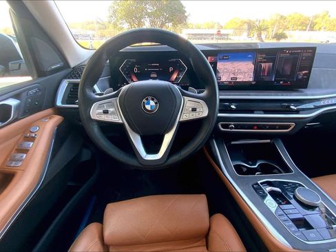 Certified 2023 BMW X7 xDrive40i w/ Premium Package image 5