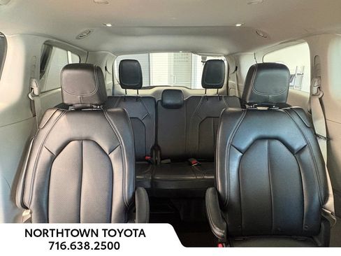 Used 2024 Chrysler Pacifica Touring-L FWD image 13