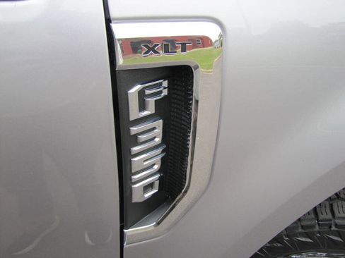 Used 2022 Ford F350 XLT w/ XLT Premium Package image 25