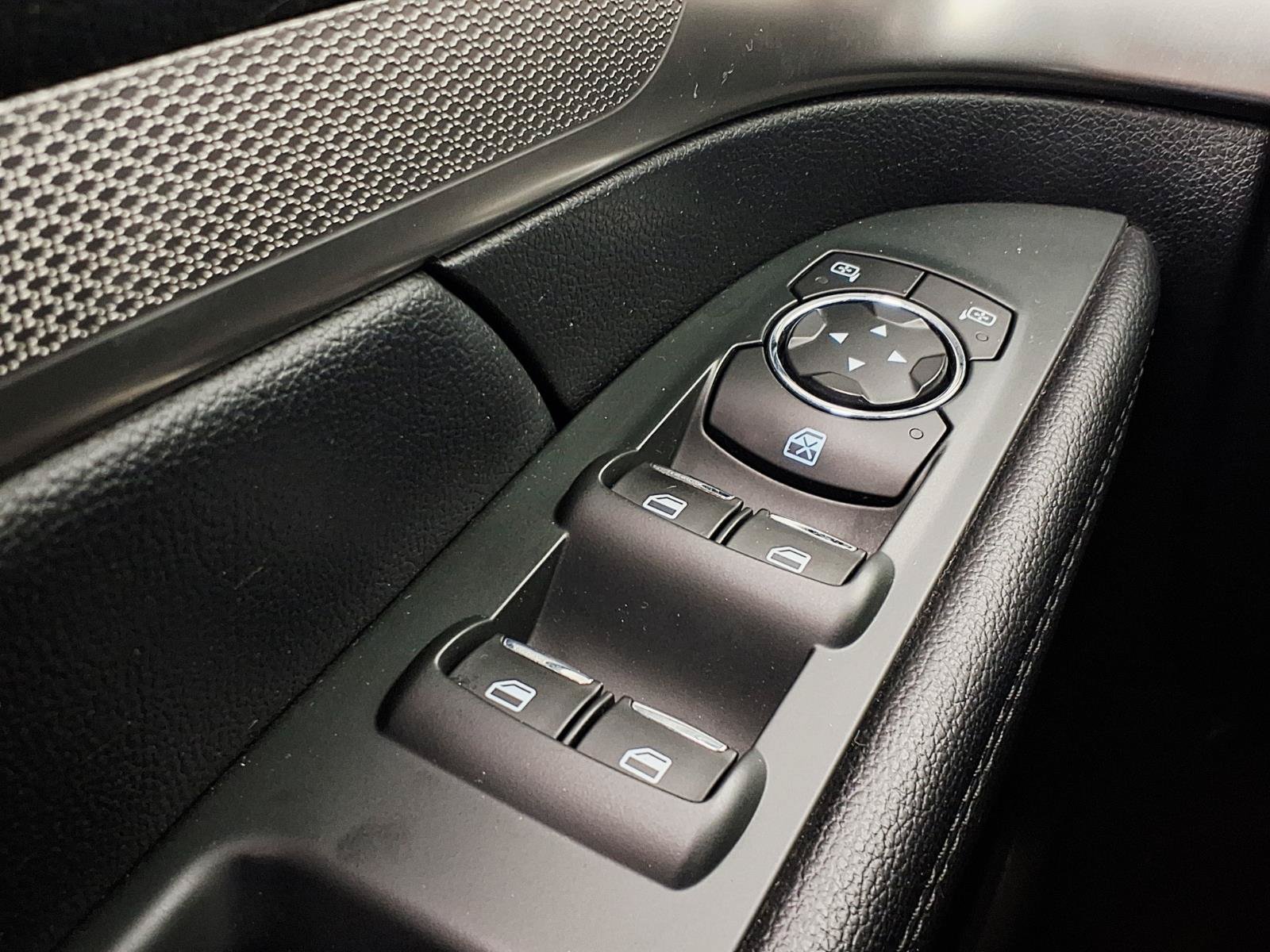 Used 2018 Ford Explorer XLT w/ Equipment Group 201A FWD image 18
