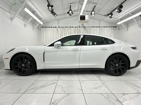 Certified 2024 Porsche Panamera 4 image 2