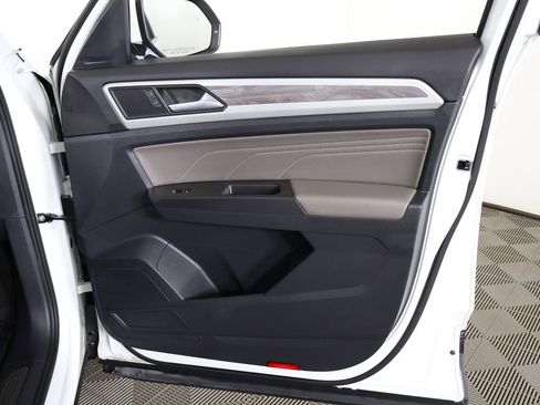 Used 2022 Volkswagen Atlas Cross Sport SE FWD image 24