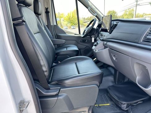 Used 2023 Ford E-Transit Medium Roof image 21