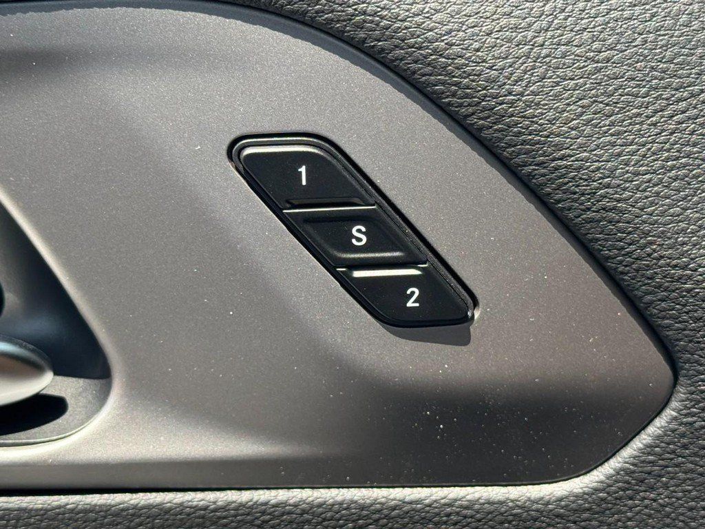 New 2027 Chrysler Pacifica Select FWD image 13