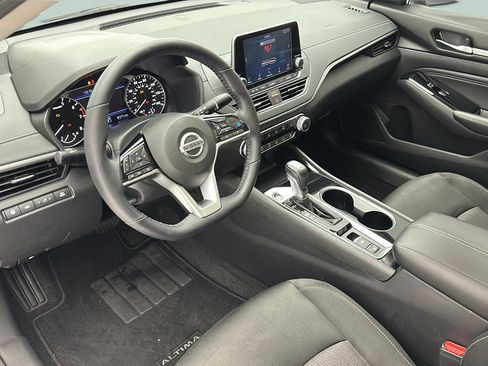 Used 2021 Nissan Altima 2.5 SV w/ SV Premium Package FWD image 12