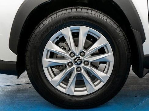 Used 2022 Toyota Corolla Cross LE image 2