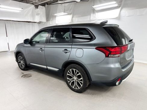 Used 2017 Mitsubishi Outlander SE image 4