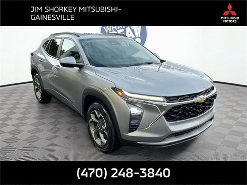 Used 2024 Chevrolet Trax LT image 1