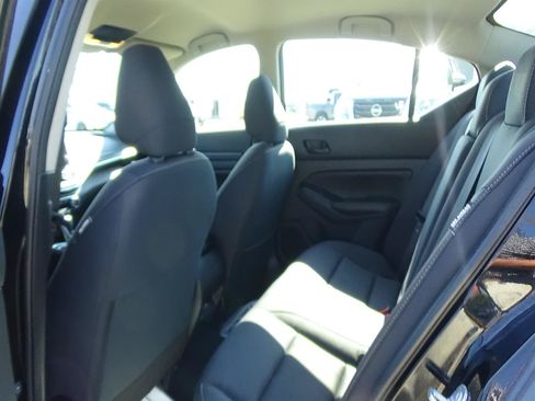 Used 2025 Nissan Altima 2.5 SV FWD image 11