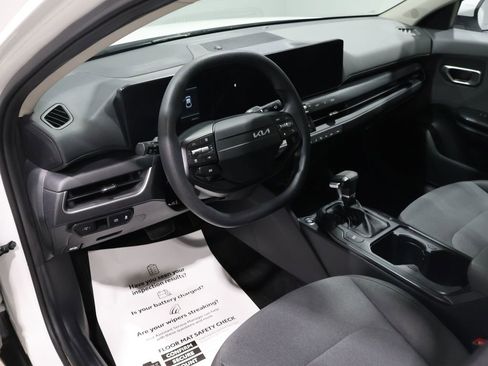 Used 2025 Kia K4 LXS image 15