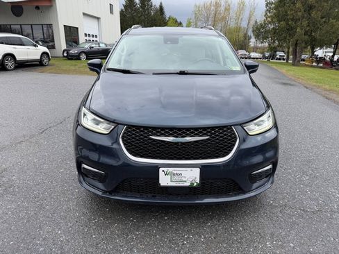 Used 2021 Chrysler Pacifica Touring-L FWD image 8