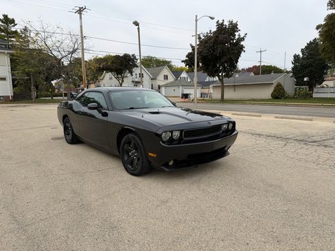 Used 2010 Dodge Challenger R/T image 1