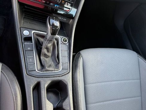Used 2025 Volkswagen Jetta SE FWD image 12