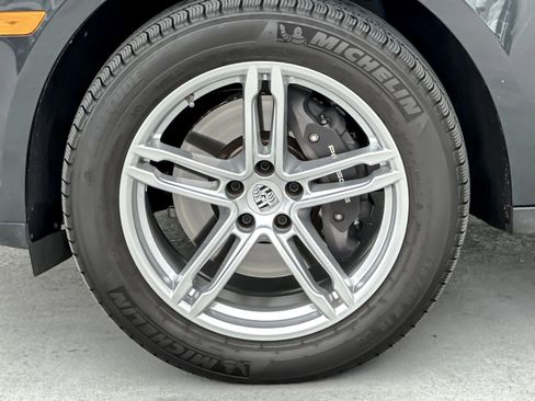 Used 2025 Porsche Macan image 26