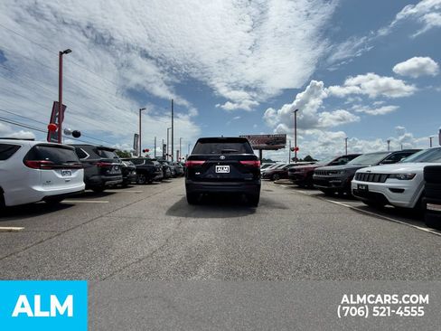 Used 2025 Toyota Sequoia SR5 AWD/4WD image 21