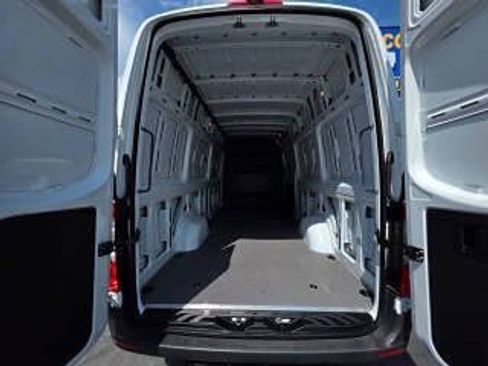 Used 2025 Mercedes-Benz Sprinter 2500 image 11