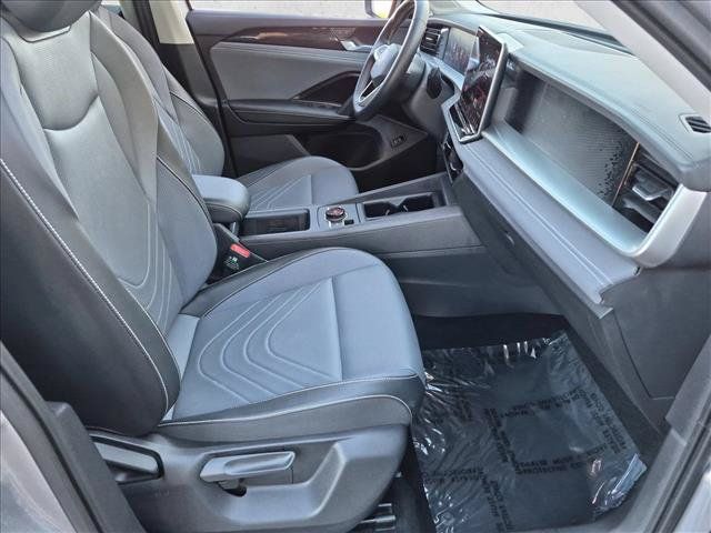 Used 2026 Volkswagen Tiguan SE FWD image 27