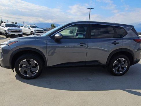 Used 2026 Nissan Rogue SV FWD image 5