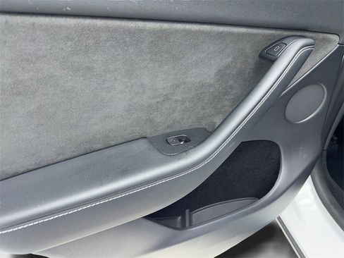 Used 2023 Tesla Model Y Long Range image 40