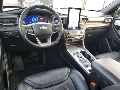 Used 2020 Ford Explorer Platinum w/ Premium Technology Package image 10