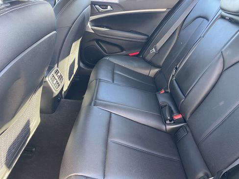 Used 2023 Genesis G70 2.0T image 15