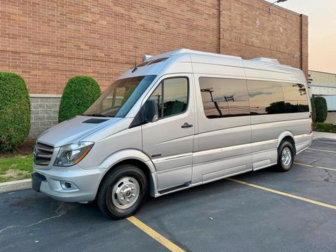 Used 2017 Mercedes-Benz Sprinter 3500 image 3