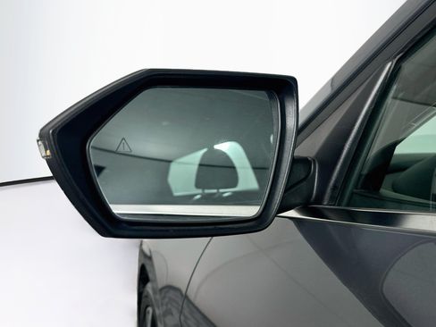 Used 2025 Hyundai Elantra Limited FWD image 16