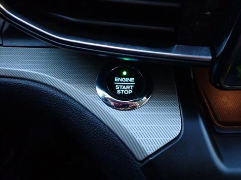 Used 2020 Ford Explorer XLT w/ Equipment Group 202A image 26