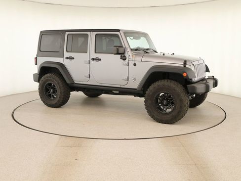Used 2017 Jeep Wrangler Unlimited Rubicon w/ Max Tow Package AWD/4WD image 9