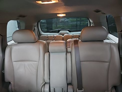 Used 2013 Toyota Highlander 4WD Hybrid image 16