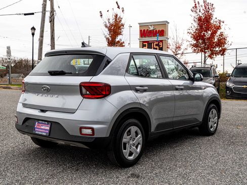 Used 2020 Hyundai Venue SE image 6