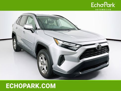 Used 2022 Toyota RAV4 XLE image 1