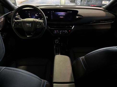 Used 2025 Buick Envista Sport Touring image 32