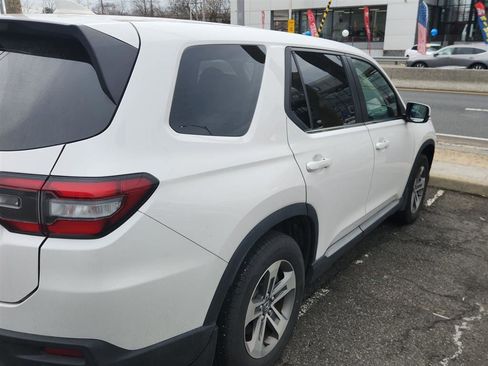 Used 2023 Honda Pilot EX-L image 3