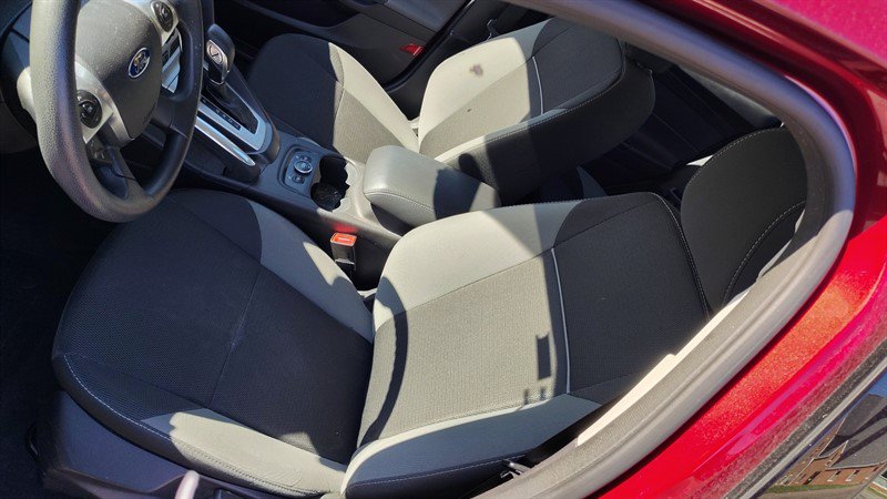 Used 2013 Ford Focus SE w/ SE Winter Pkg FWD image 17