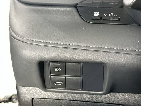 Used 2021 Toyota Highlander XSE AWD/4WD image 24