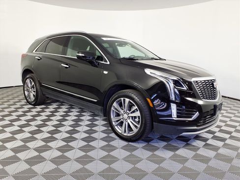 Certified 2025 Cadillac XT5 Premium Luxury image 3