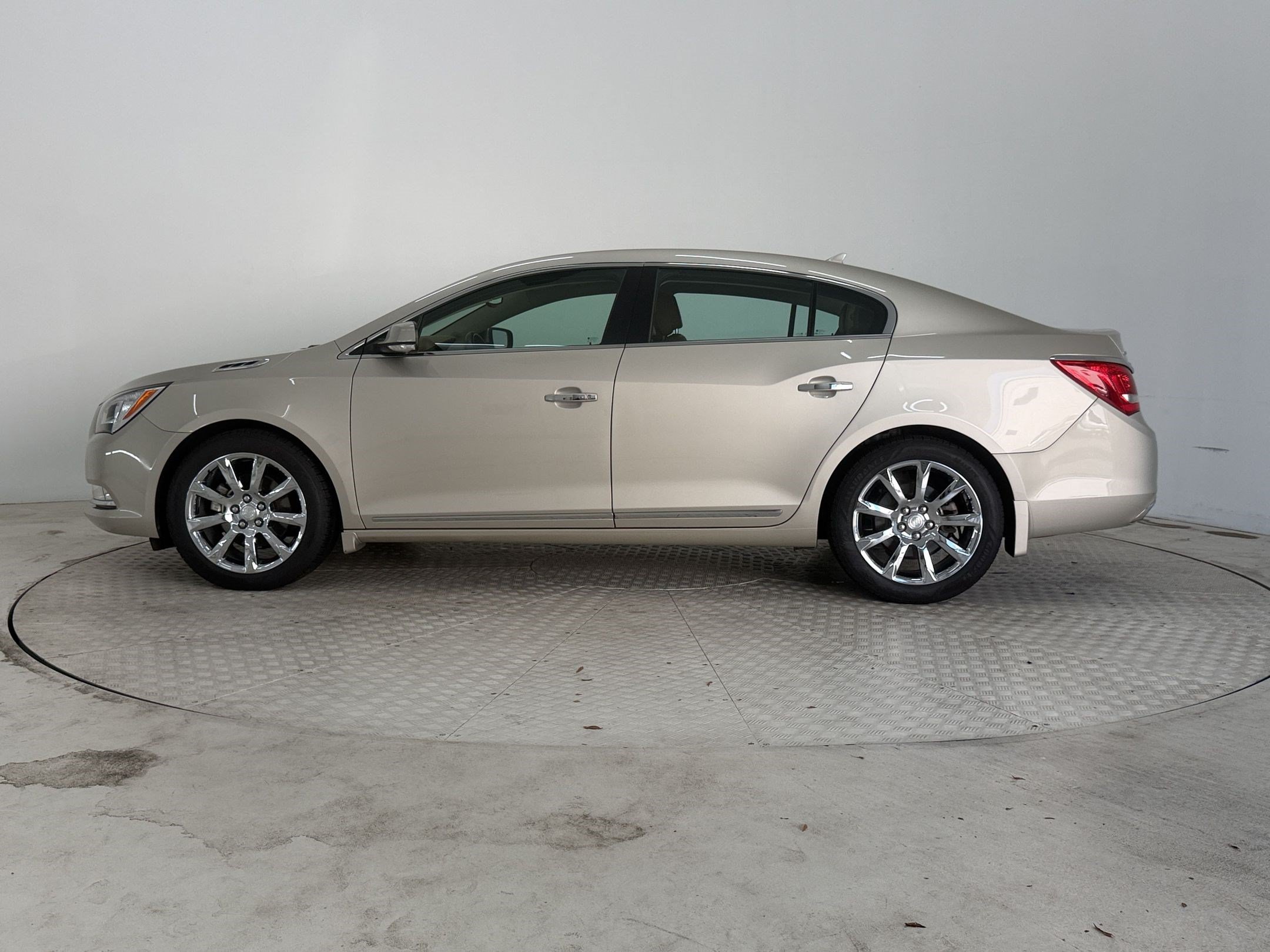 Used 2014 Buick LaCrosse Premium w/ Driver Confidence Package FWD image 2